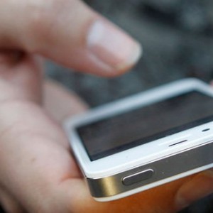 iphone-using-smartphone