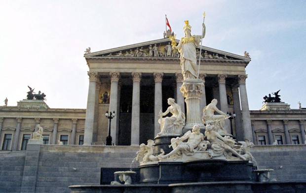 Vienna_Parlament_2005