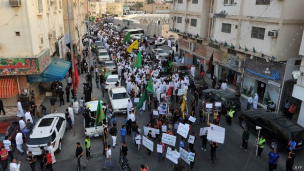 150525161117_saudi_mass_funeral__640x360_afp