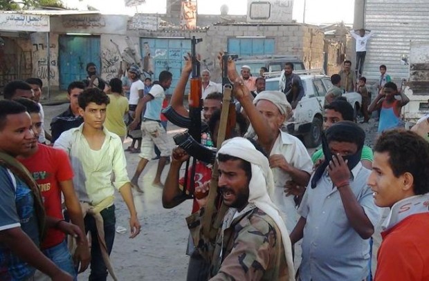 Yemen_hadi_supporters_fight_houthis_afp