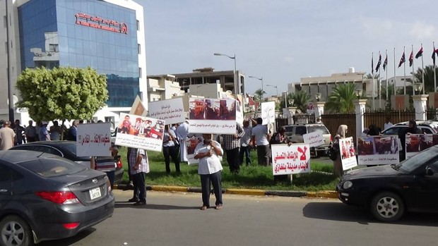 article-2381760-0C817F3E00000578-133_634x441