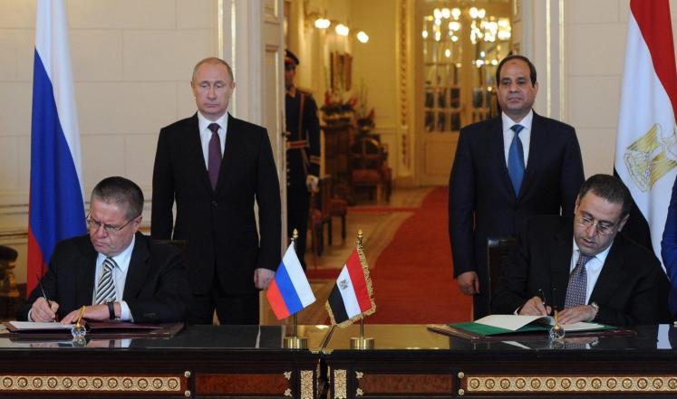 مصر وروسيا توقعان اتفاق إنشاء مفاعل نووي