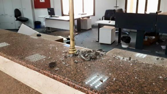 اعتداء مسلح على مصرف الوحدة بالزاوية