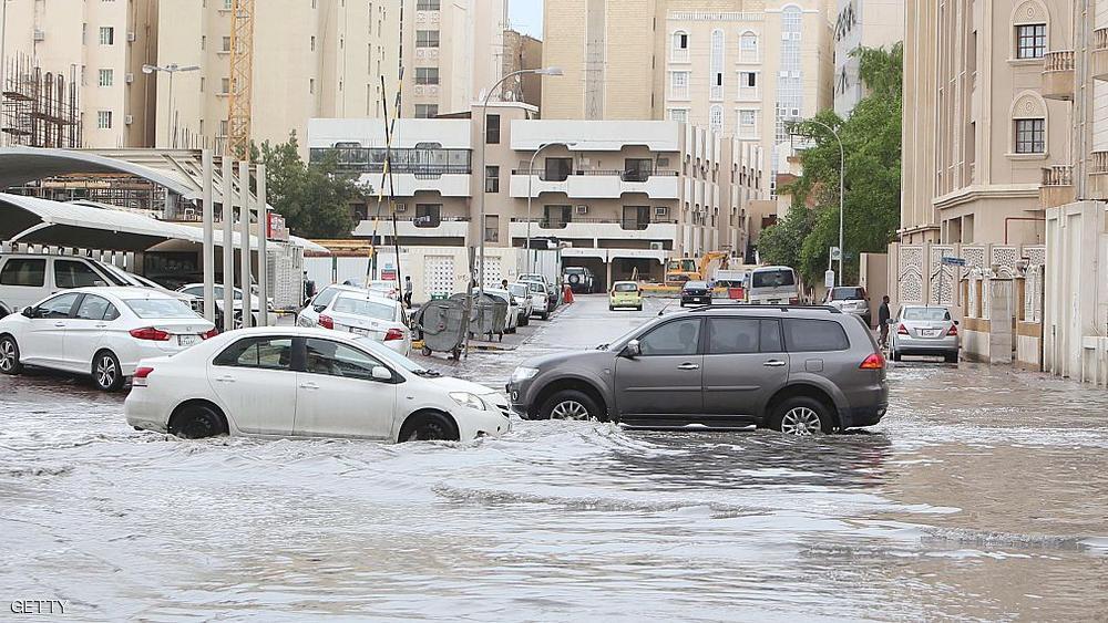 الأمطار الغزيرة أغرقت شوارع الدوحة وأعاقت المرور فيها
