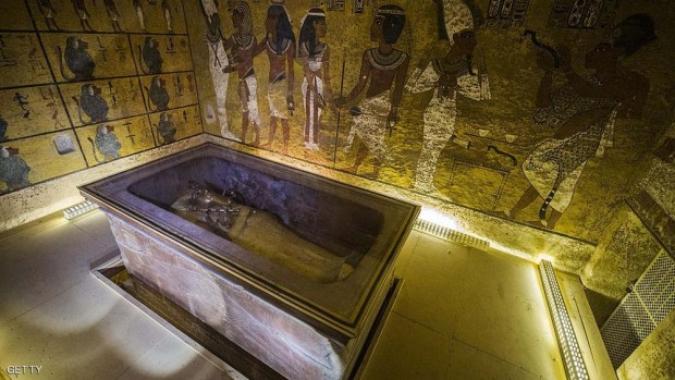 توجد مقبرة الملك عنخ آمون في وادي الملوك بمدينة الأقصر المصرية