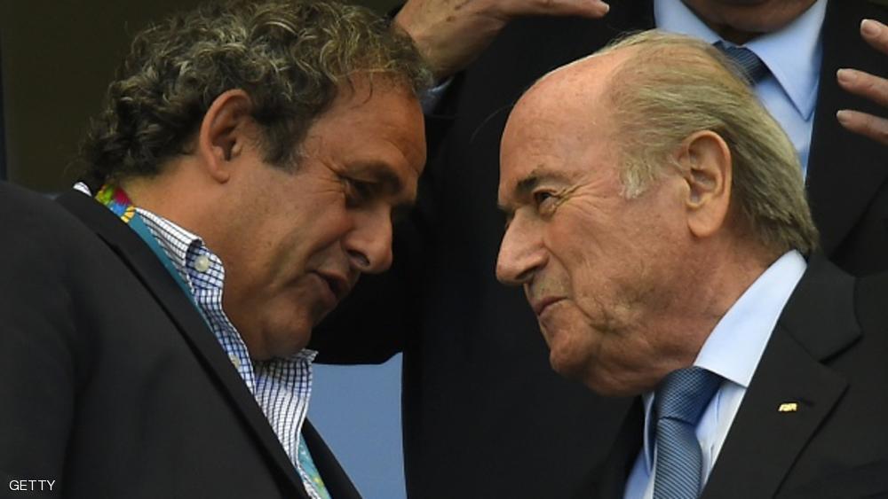 جوزيف بلاتر متحدثا إلى ميشال بلاتيني