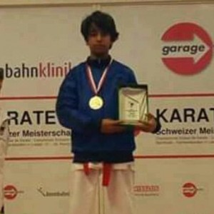 لاعب الكاراتيه عمر خالد