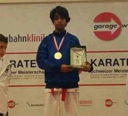 لاعب الكاراتيه عمر خالد