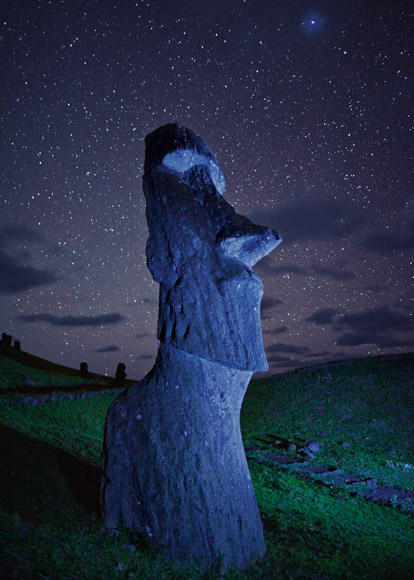 01-easter-island-night-670