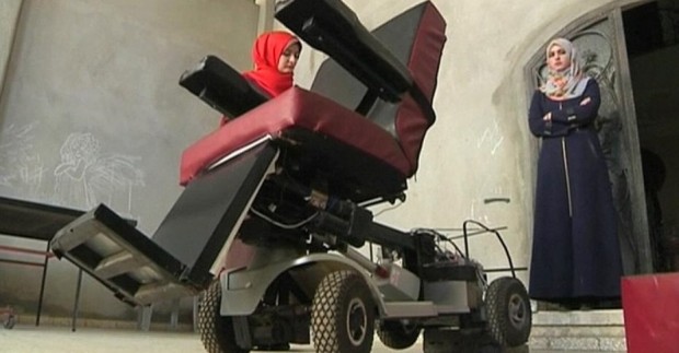 كرسي للمعاقين يتحرك بأوامر صوتية