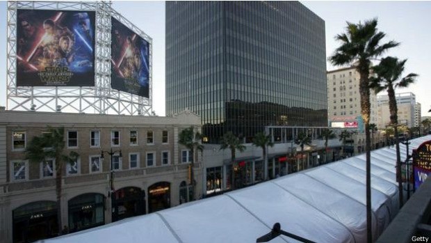 اغلقت اجزاء كبيرة من جادة هوليوود استعدادا لافتتاح الفيلم 