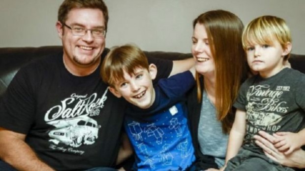 151223085123_nine-year-old_boy_has_testicular_tissue_frozen_640x360_pa_nocredit