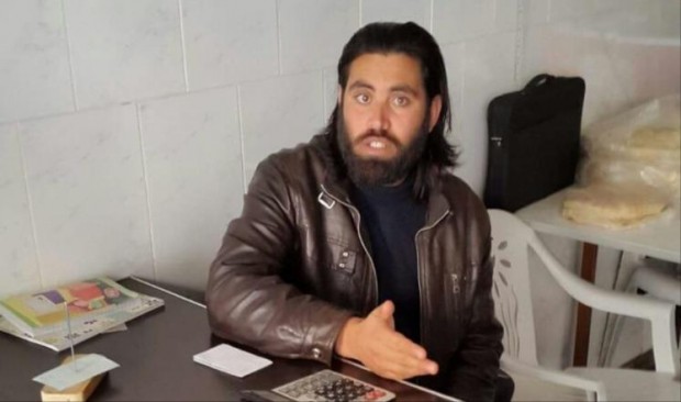 الصحفي أحمد المسالمة قبل استشهاده في مدينة درعا السورية 