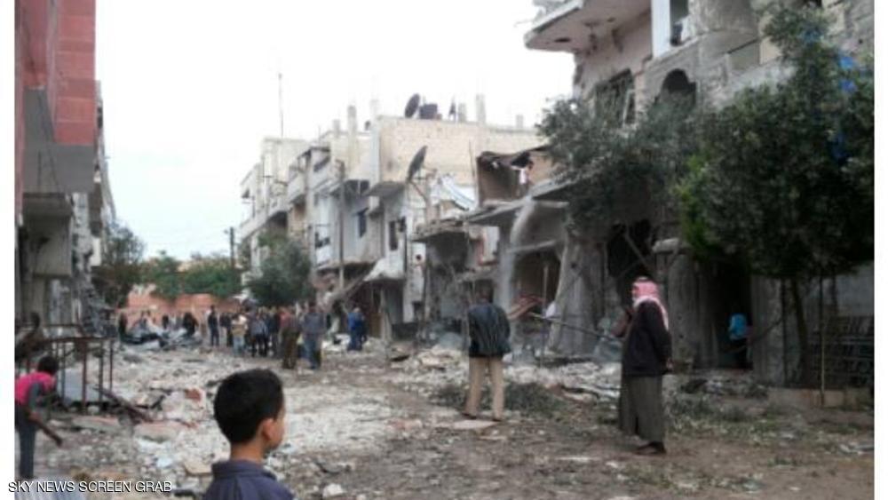 آثار الدمار من جراء قصف القوات الحكومية على حي الوعر غربي حمص