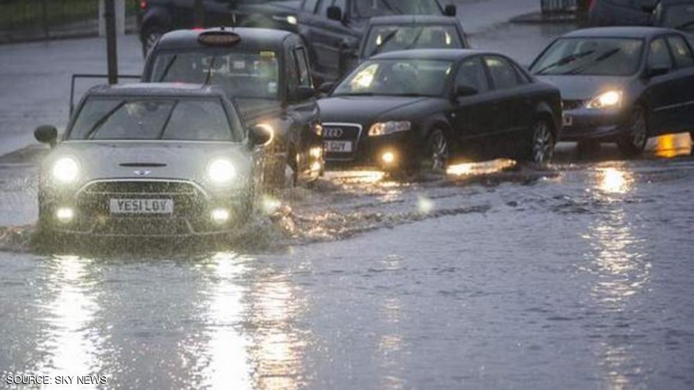 أثارت العاصفة ديزموند اضطرابات وإرباكات مرورية