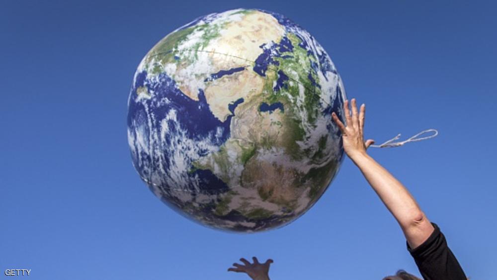 العلماء رصدوا انحرافا في محور دوران الأرض