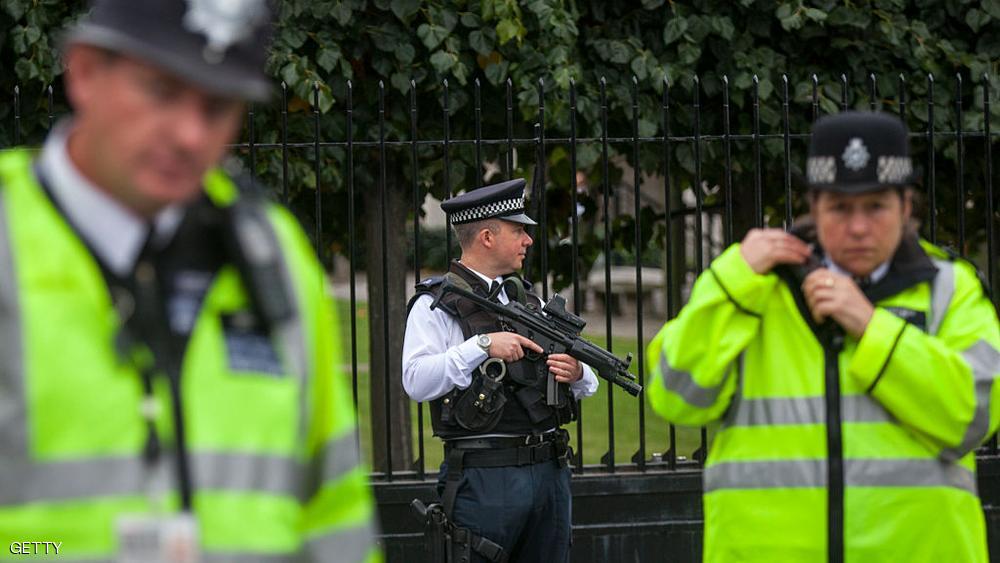 تقول الصحيفة إن هروب المتطرف خالد يثير أسئلة حول قدرات السلطات