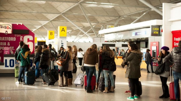 صورة أرشيفية لمسافرين في أحد المطارات البريطانية