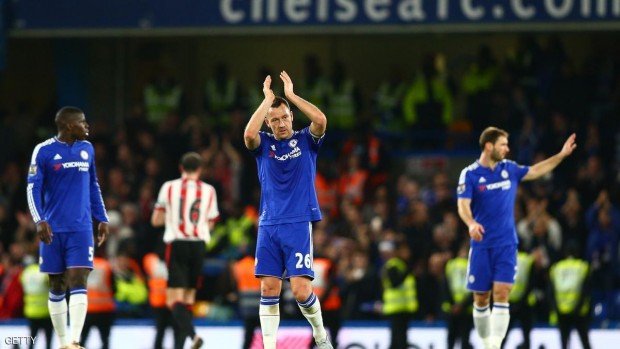 لاعبو تشلسي خلال مباراتهم أمام سندرلاند