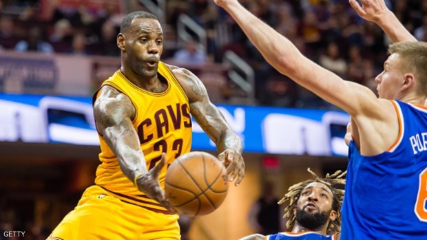 ليبرون جيمس (بالقميص الأصفر) تألق خلال المباراة