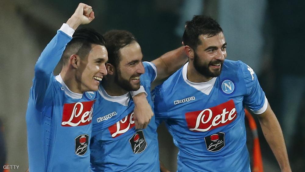 هيغواين أحرز هدفين فتصدر فريقه الدوري وهو تصدر قائمة الهدافين