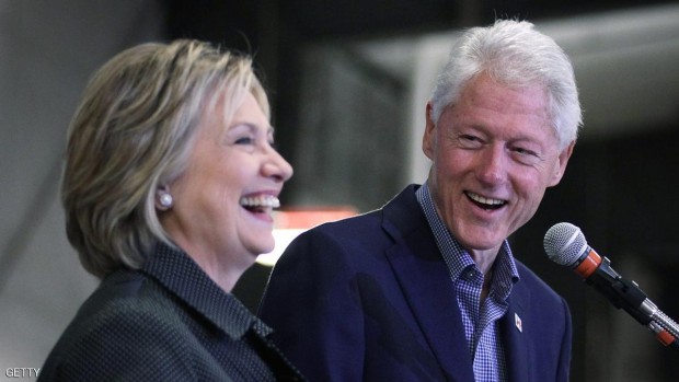 هيلاري كلينتون المرشحة الديمقراطية المحتملة في انتخابات الرئاسة الأميركية وزوجها الرئيس السابق