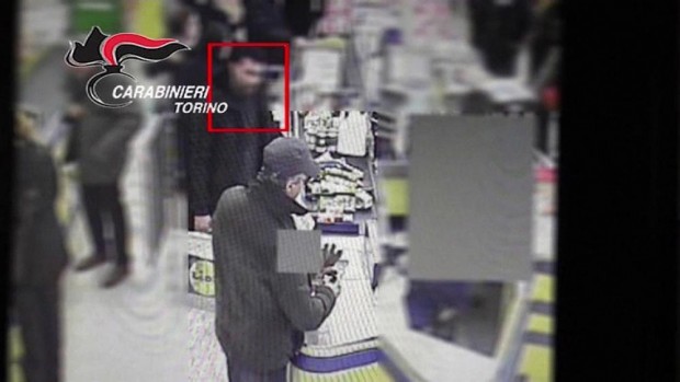 بطل مصري يساعد في إحباط عملية سطو بسوق تجاري في تورينو الإيطالية