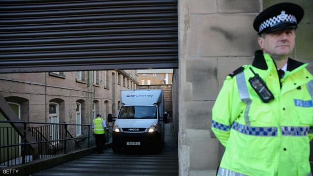 السجن البريطاني يسمح لنزلائه باستخدام الهاتف