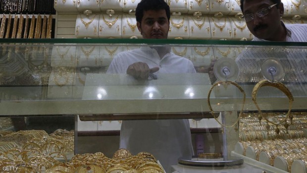 تراجع الذهب بعدما قامت الصين برفع قيمة اليوان