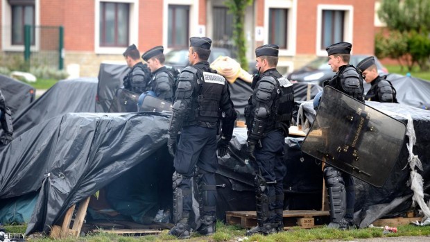 تكتظ بلدة كاليه الفرنسية باللاجئين