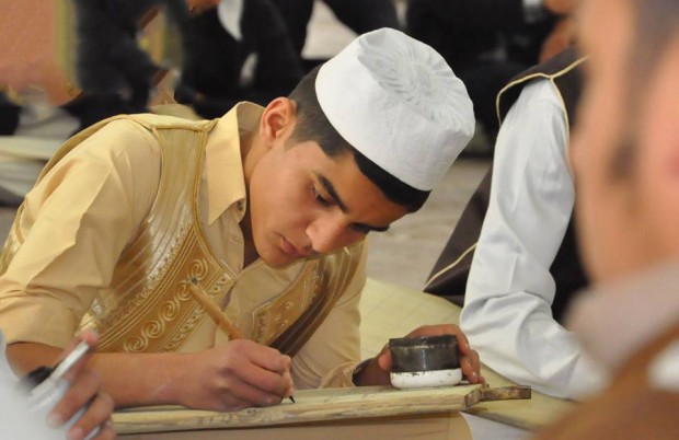 تكريم أربعة طلاب من حفظة القرآن بنالوت