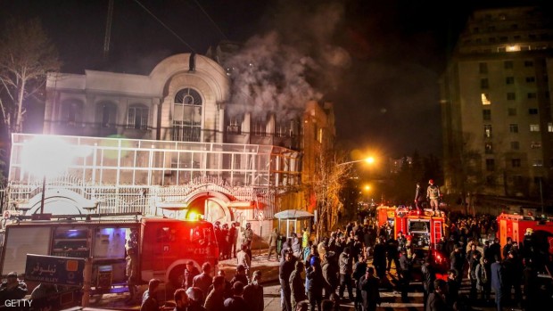 جانب من أعمال التخريب التي طالت السفارة السعودية في طهران