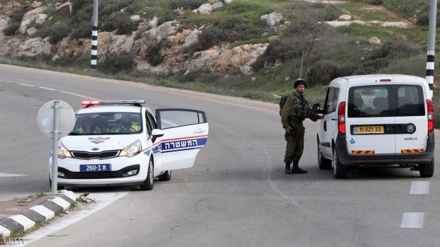 حاجز للشرطة الإسرائيلية قرب الضفة الغربية