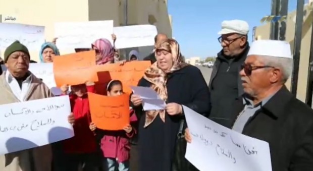 أرشيفية وقفة احتجاجية لأهالي هون لابعاد مخازن السلاح