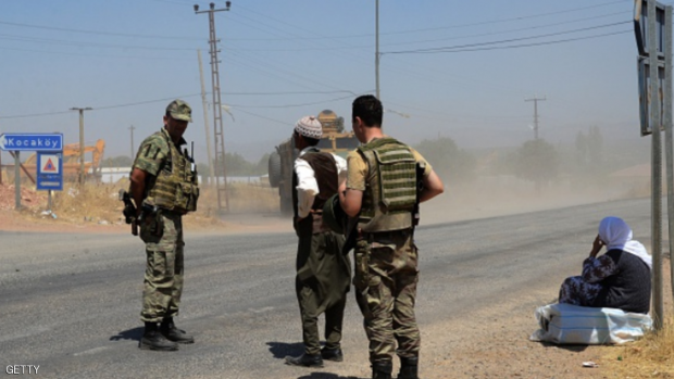عناصر من الجيش التركي قرب الحدود السورية
