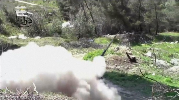 يشهد ريف اللاذقية معارك متواصلة بين القوات الحكومية والفصائل المسلحة (أرشيف)