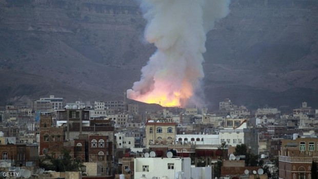 آثار هجوم لطائرات التحالف على مواقع للحوثيين في صنعاء
