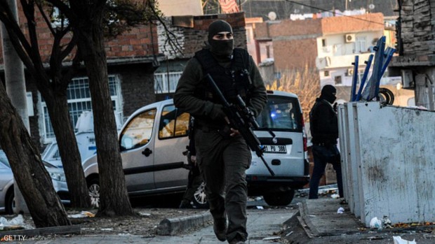 أحد أفراد قوات الأمن التركية في ديار بكر