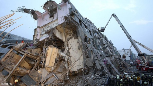 انهارت العديد من المباني السكنية جراء الزلزال في تايوان