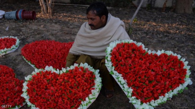 بائعو الزهور في باكستان يقولون إن مبيعاتهم مزدهرة العام الحالي