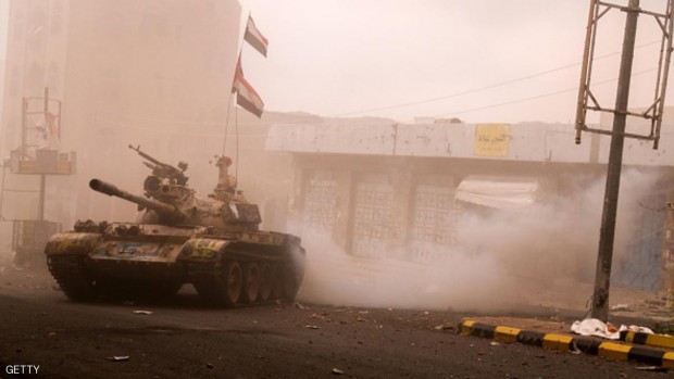 دبابة تابعة للقوات المشتركة في تعز - نوفمبر 2015