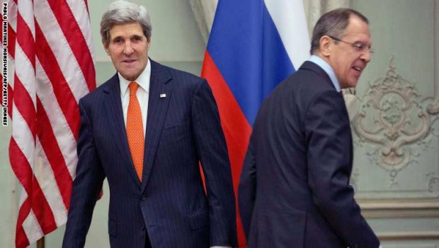 صورة أرشيفية لوزيري الخارجية الروسية، سيرغي لافروف، ووزير الخارجية الأمريكي، جون كيري