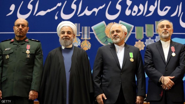 صورة جماعية بعد تكريم الرئيس الإيراني لكل من وزير الدفاع ووزير الخارجية وممثل إيران بالوكالة الذرية