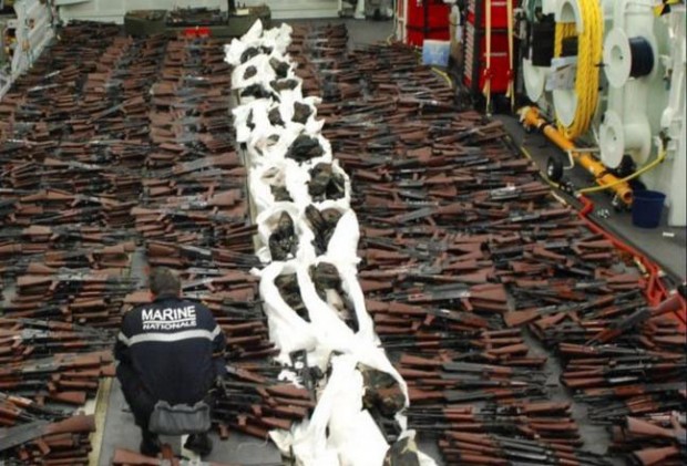 شحنة كبيرة من الأسلحة في سفينة متجهة إلى الصومال