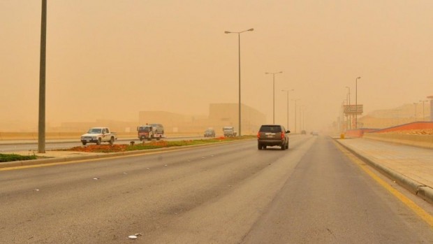 الأتربة تغطي سماء السعودية