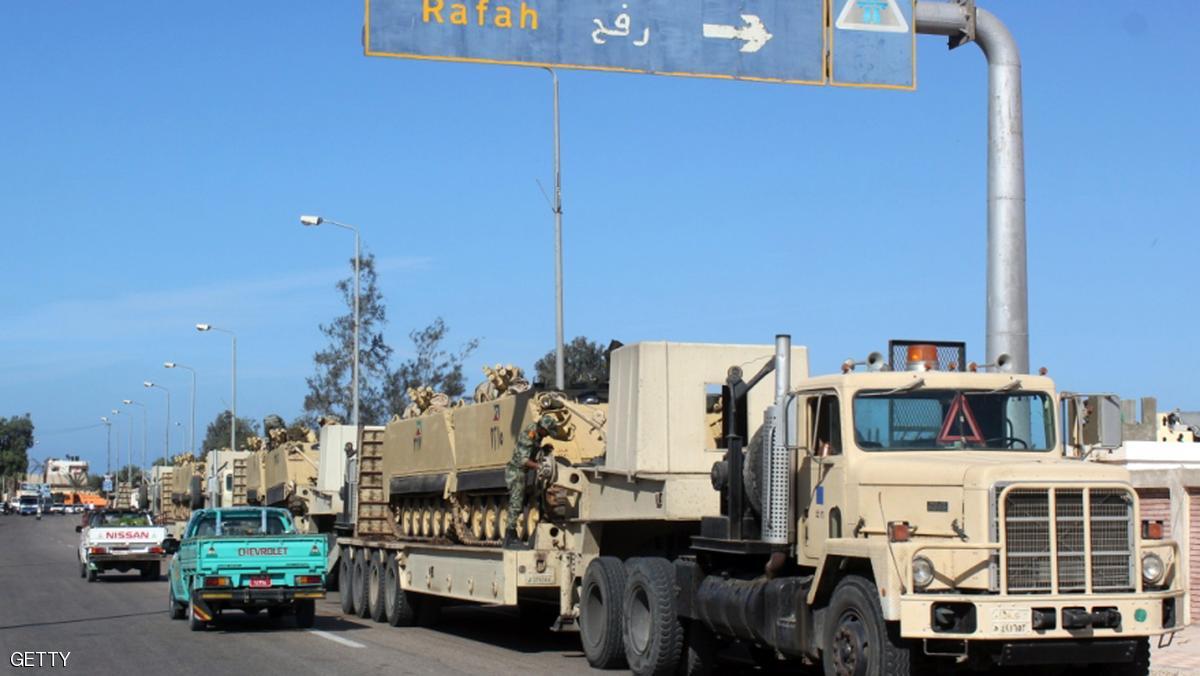 الجيش المصري يخوض معارك مع مسلحين في سيناء