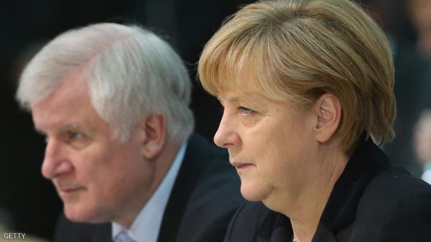 المستشارة الألمانية أنغيلا ميركل وزعيم الاتحاد الاجتماعي المسيحي هورست زيهوفر