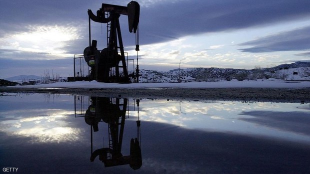 توجه أسعار النفط إلى الهبوط بسبب الإنتاج وارتفاع المخزون الأميركي