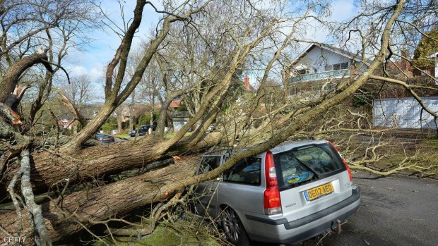 دمار كبير لحق بالممتلكات في مدينة برايتون جنوب شرق بريطانيا