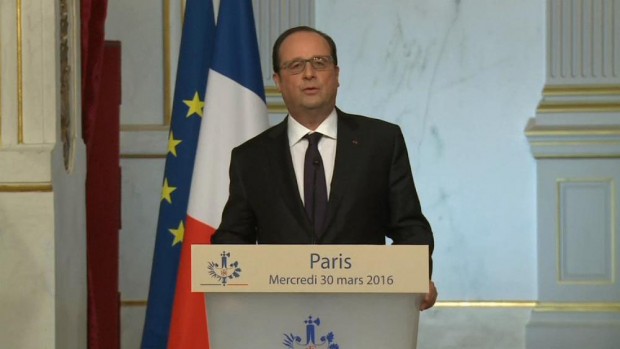 هولاند: تخليت عن مشروع يجرد الإرهابيين من الجنسية